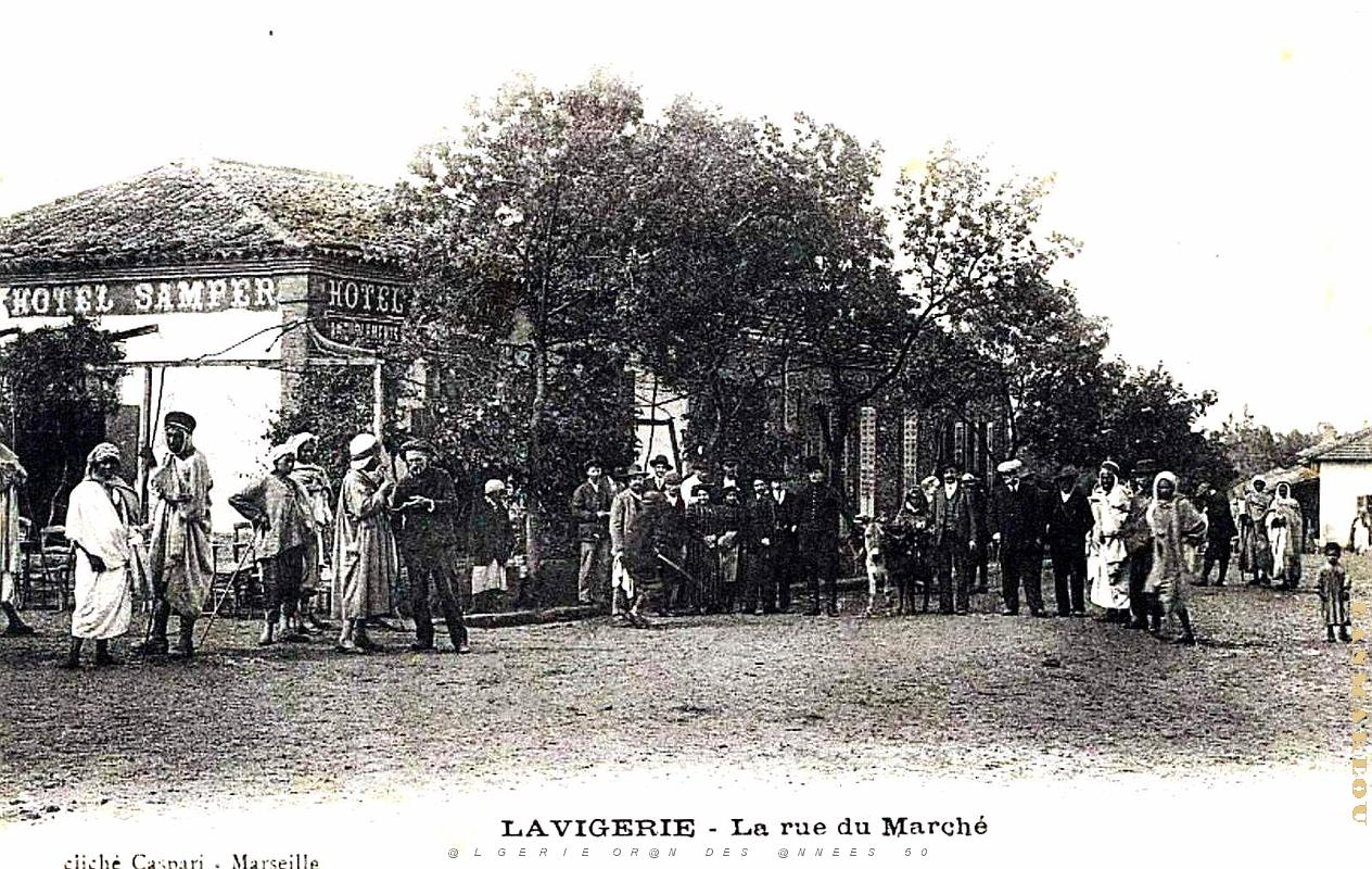 2369- Lavigerie - Rue du Marche.jpg